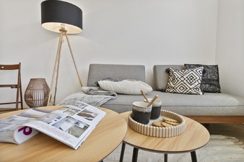 obývácí pokoj-lampa - Prodej bytu 2+kk v osobním vlastnictví 44 m², Brno