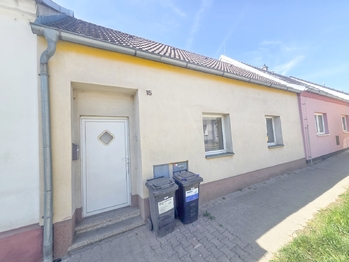 dům- pohled z ulice - Prodej domu 87 m², České Budějovice
