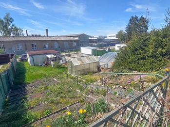 zahrada- pohled shora - Prodej domu 87 m², České Budějovice
