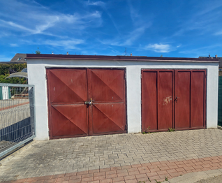 garáže - Prodej domu 87 m², České Budějovice