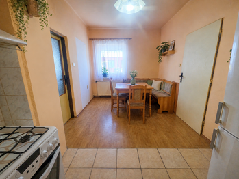 kuchyně - Prodej domu 87 m², České Budějovice