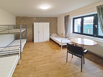 Prostorné a čisté pokoje plné světla - Pronájem domu 164 m², Drahelčice