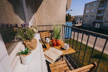 balkon a parkoviště - Prodej bytu 2+1 v osobním vlastnictví 57 m², Velké Meziříčí