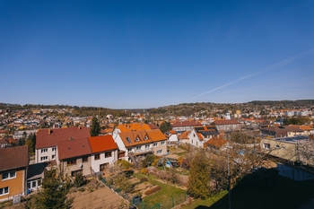 výhled město a most D1 - Prodej bytu 2+1 v osobním vlastnictví 57 m², Velké Meziříčí