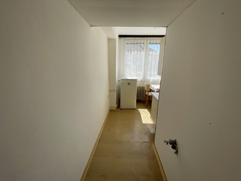 pohled do kuchyně - Pronájem bytu 2+1 v osobním vlastnictví 52 m², Poděbrady