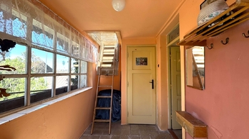 Chodba se vstupem na horní terasu - Prodej domu 76 m², Vlašim