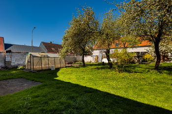 Prodej obchodních prostor, Lišov