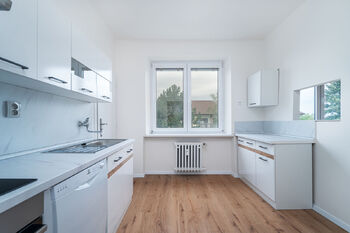 Pronájem bytu 3+1 v družstevním vlastnictví 75 m², Praha 9 - Čakovice