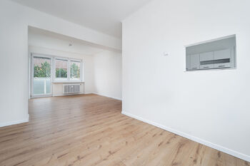 Pronájem bytu 3+1 v družstevním vlastnictví 75 m², Praha 9 - Čakovice