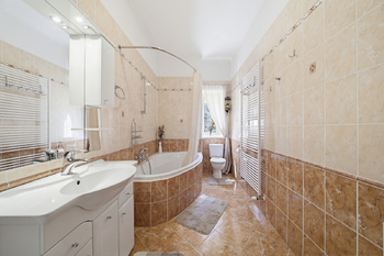 Prodej bytu 2+1 v osobním vlastnictví 77 m², Karlovy Vary