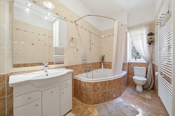 Prodej bytu 2+1 v osobním vlastnictví 77 m², Karlovy Vary