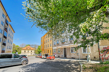 Prodej bytu 1+1 v osobním vlastnictví 45 m², Praha 6 - Břevnov