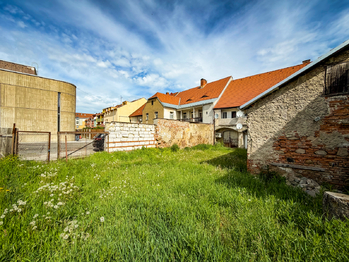 strana od kulturního domu - Prodej domu 414 m², Březnice