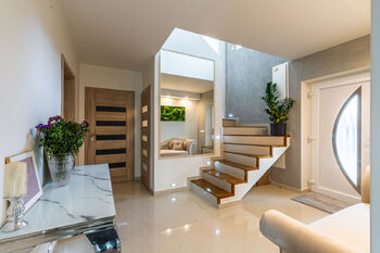 Pronájem domu 273 m², Libiš