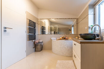 Pronájem domu 273 m², Libiš