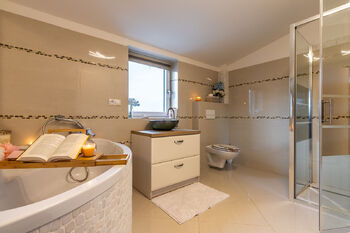 Pronájem domu 273 m², Libiš