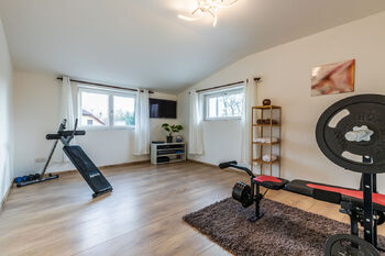 Pronájem domu 273 m², Libiš