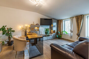 Pronájem domu 273 m², Libiš