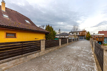 Pronájem domu 273 m², Libiš