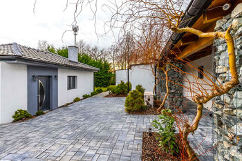 Pronájem domu 273 m², Libiš