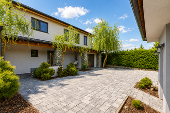 Pronájem domu 273 m², Libiš