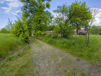 Prodej pozemku 966 m², Police
