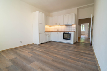Pronájem bytu 2+1 v osobním vlastnictví 76 m², Praha 10 - Vršovice