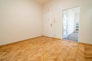 Pronájem bytu 2+1 v osobním vlastnictví 76 m², Praha 10 - Vršovice