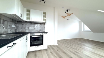 1. kuchyň - Pronájem bytu 2+kk v osobním vlastnictví 53 m², Praha 9 - Horní Počernice
