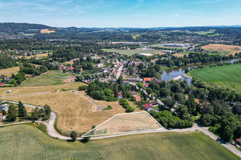 Pozemek 3.089 m2 - pohled ze západu - Prodej pozemku 3089 m², Nespeky