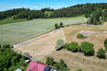 Pozemek 3.089 m2 - pohled z jihovýchodu - Prodej pozemku 3089 m², Nespeky