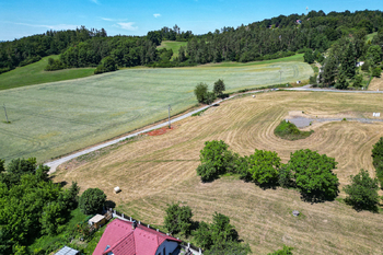 Pozemek 3.089 m2 - pohled z jihovýchodu - Prodej pozemku 3089 m², Nespeky