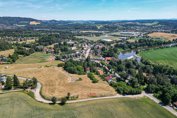 Pozemek 3.089 m2 - pohled ze západu - Prodej pozemku 3089 m², Nespeky
