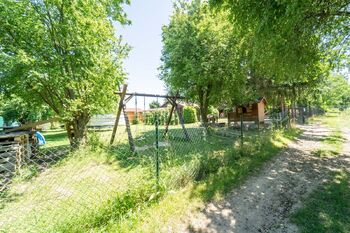 Prodej pozemku 1178 m², Úvaly