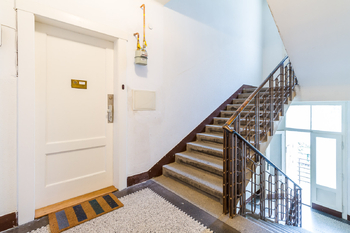 společné prostory - Pronájem bytu 1+1 v osobním vlastnictví 47 m², Praha 6 - Dejvice