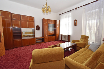 Obývací pokoj se vstupem na balkón.  - Pronájem bytu 2+1 v osobním vlastnictví 92 m², Kralupy nad Vltavou