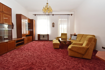 Obývací pokoj se vstupem na balkón.  - Pronájem bytu 2+1 v osobním vlastnictví 92 m², Kralupy nad Vltavou