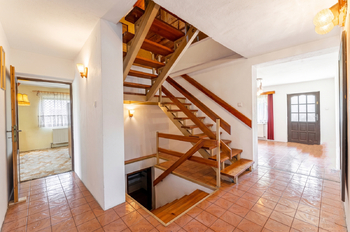 Schodiště - Prodej domu 189 m², Nový Knín