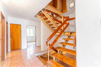 Schodiště - Prodej domu 189 m², Nový Knín