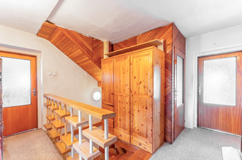 Chodba v 2.NP - Prodej domu 189 m², Nový Knín