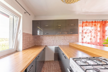 Kuchyně v 2.NP - Prodej domu 189 m², Nový Knín