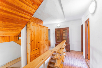 Chodba v 2.NP - Prodej domu 189 m², Nový Knín
