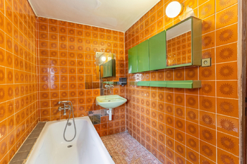 Koupelna v 1.NP - Prodej domu 189 m², Nový Knín