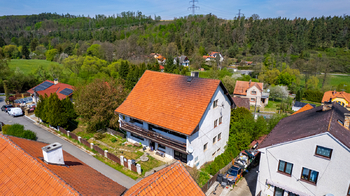 Pohled z dronu - Prodej domu 189 m², Nový Knín