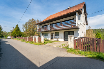 Pohled z venku - Prodej domu 189 m², Nový Knín