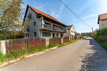 Pohled z venku - Prodej domu 189 m², Nový Knín