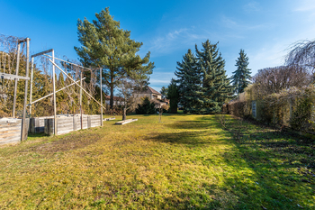 Prodej pozemku 1696 m², Praha 9 - Újezd nad Lesy