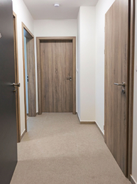 Vstupní chodba do bytu.  - Pronájem bytu 2+kk v osobním vlastnictví 50 m², Praha 9 - Vysočany