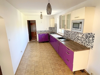 Kuchyně - Prodej domu 83 m², Zeleneč