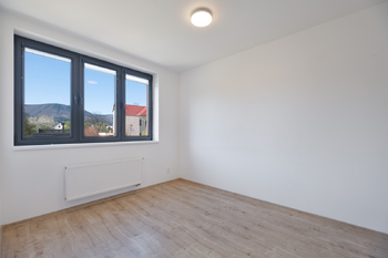 ložnice - Prodej bytu 2+kk v osobním vlastnictví 68 m², Čeladná
